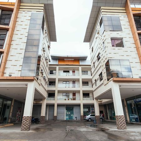 Oyo 443 Maria Cristina Arcade Suites Себу Экстерьер фото